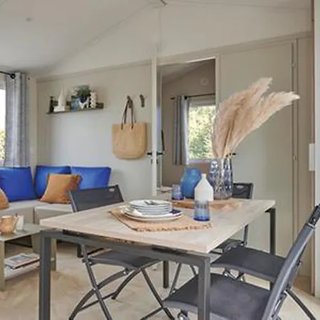Mobil-home Avec Terrasse A Hyeres, Ideal Pour 4 Personnes - Api-1-52-1135 Camping *