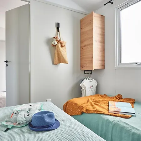 Mobil-home Avec Terrasse A Hyeres, Ideal Pour 4 Personnes - Api-1-52-1135