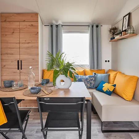 Camping Mobil-home Avec Terrasse A Hyeres, Ideal Pour 4 Personnes - Api-1-52-1135