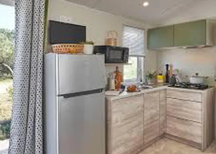 Mobil-home Avec Terrasse A Hyeres, Ideal Pour 4 Personnes - Api-1-52-1135 Camping