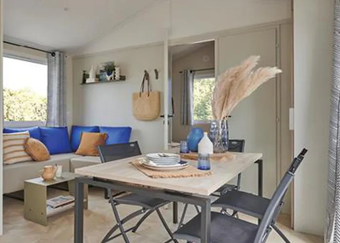 Mobil-home Avec Terrasse A Hyeres, Ideal Pour 4 Personnes - Api-1-52-1135 Camping *