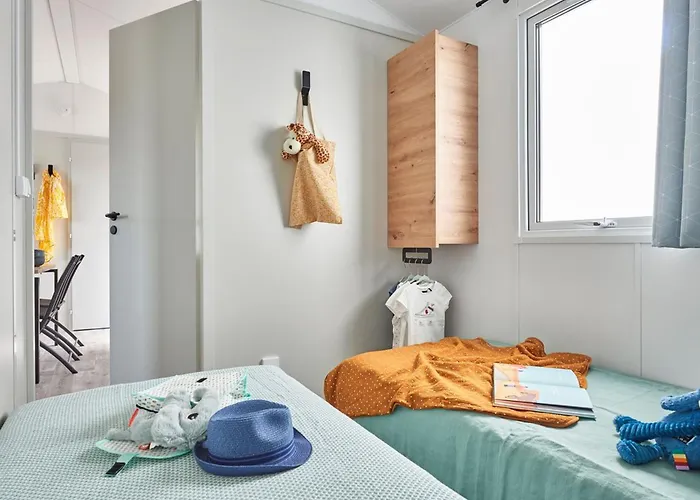 Mobil-home Avec Terrasse A Hyeres, Ideal Pour 4 Personnes - Api-1-52-1135