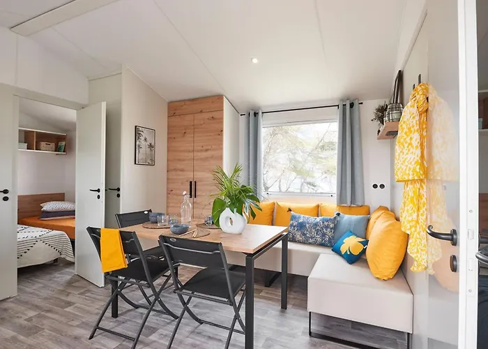 Mobil-home Avec Terrasse A Hyeres, Ideal Pour 4 Personnes - Api-1-52-1135