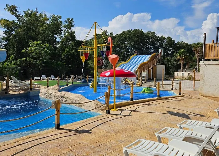 Mobil-home Avec Terrasse A Hyeres, Ideal Pour 4 Personnes - Api-1-52-1135 Camping *