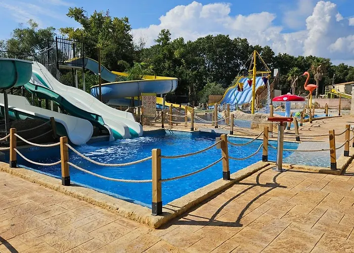 Mobil-home Avec Terrasse A Hyeres, Ideal Pour 4 Personnes - Api-1-52-1135 *