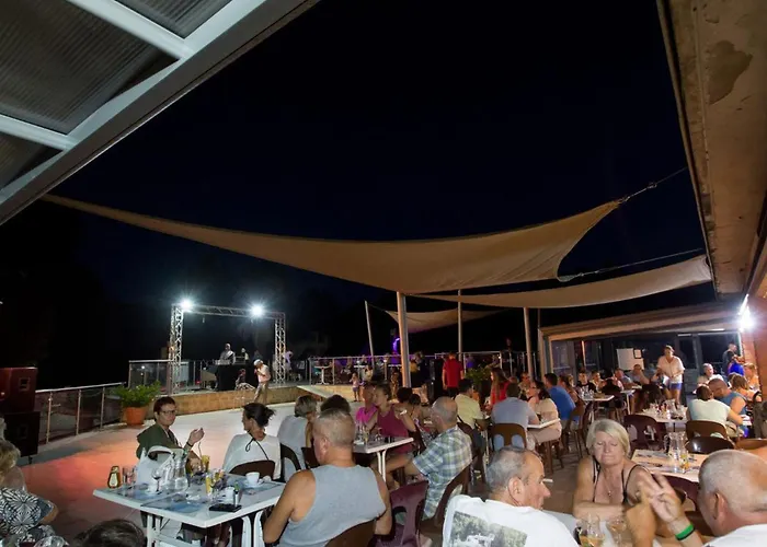 Camping Mobil-home Avec Terrasse A Hyeres, Ideal Pour 4 Personnes - Api-1-52-1135 *