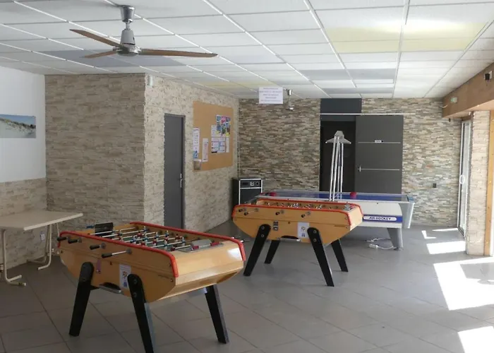 Camping Mobil-home Avec Terrasse A Hyeres, Ideal Pour 4 Personnes - Api-1-52-1135