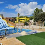 Mobil-home Avec Terrasse A Hyeres, Ideal Pour 4 Personnes - Api-1-52-1135 Campsite *