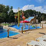 Mobil-home Avec Terrasse A Hyeres, Ideal Pour 4 Personnes - Api-1-52-1135 Campsite *