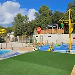 Campsite Mobil-home Avec Terrasse A Hyeres, Ideal Pour 4 Personnes - Api-1-52-1135