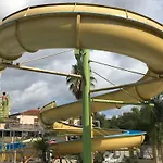 Mobil-home Avec Terrasse A Hyeres, Ideal Pour 4 Personnes - Api-1-52-1135 Campsite