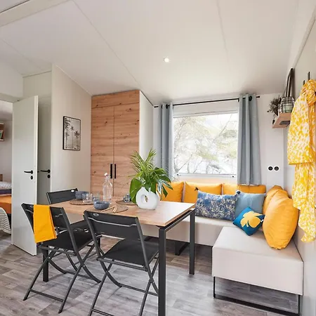 Mobil-home Avec Terrasse A Hyeres, Ideal Pour 4 Personnes - Api-1-52-1135